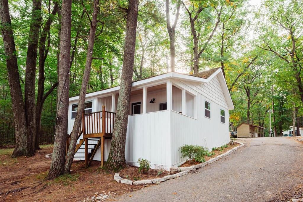 Arbutus Lake 3 Bedroom Cottage Traverse City Ngoại thất bức ảnh
