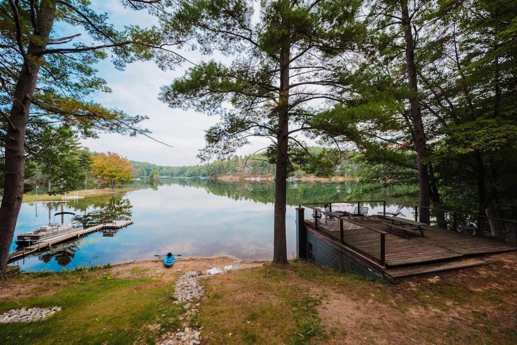 Arbutus Lake 3 Bedroom Cottage Traverse City Ngoại thất bức ảnh