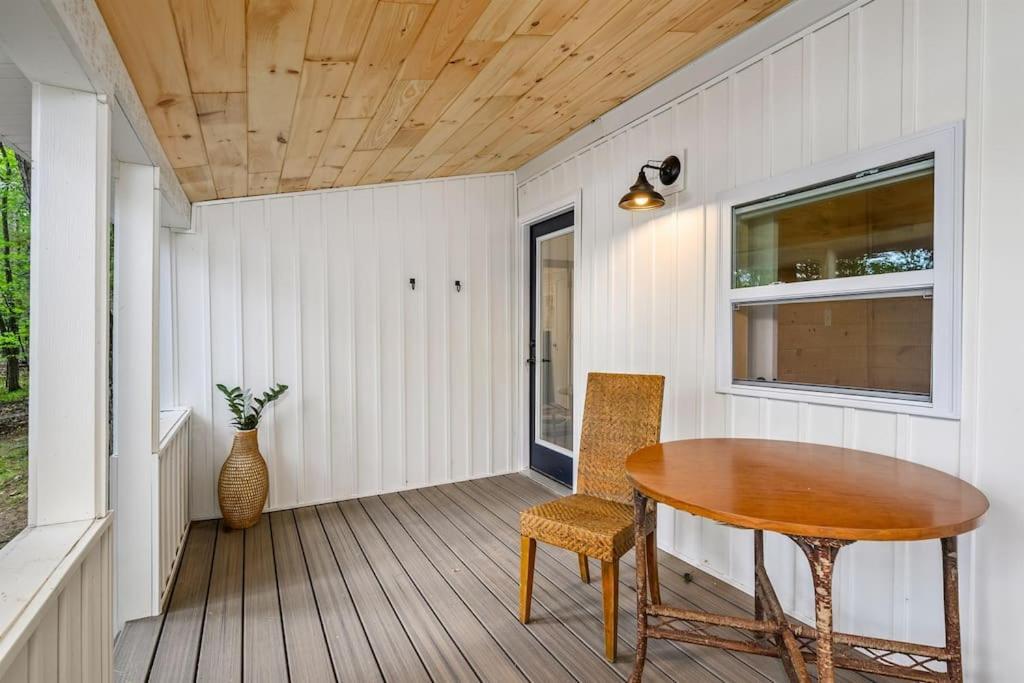 Arbutus Lake 3 Bedroom Cottage Traverse City Ngoại thất bức ảnh